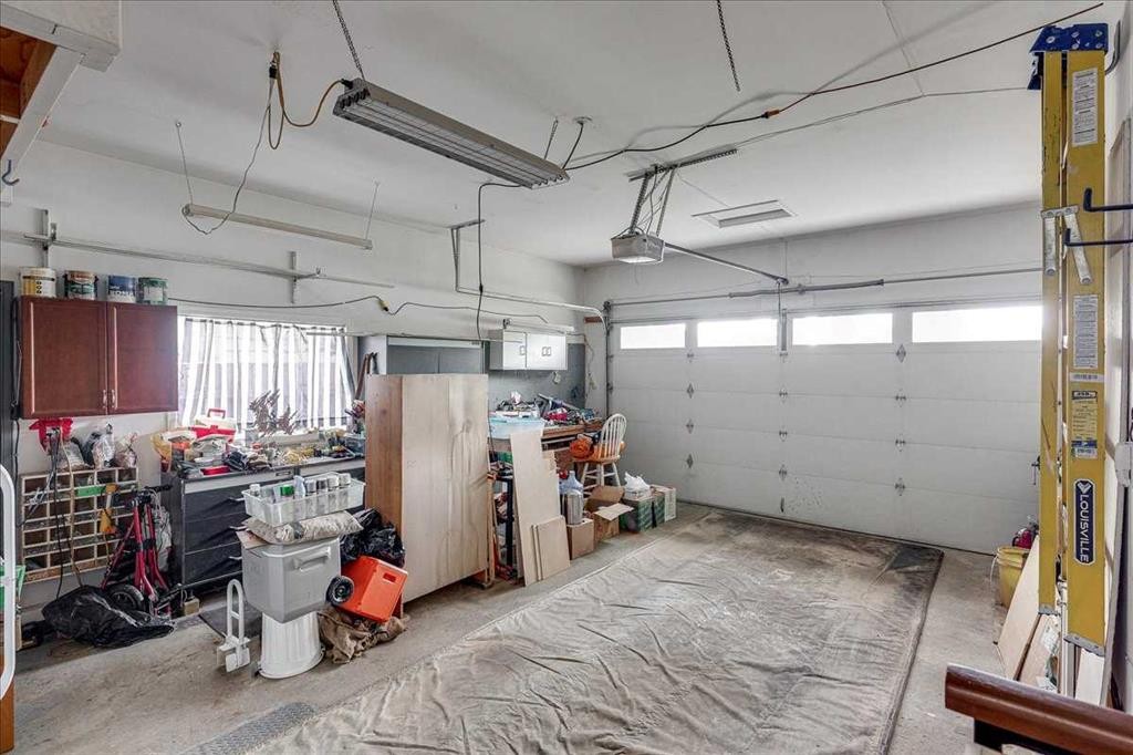 11 West Heights Drive, Didsbury, AB - Indoor Photo Showing Garage