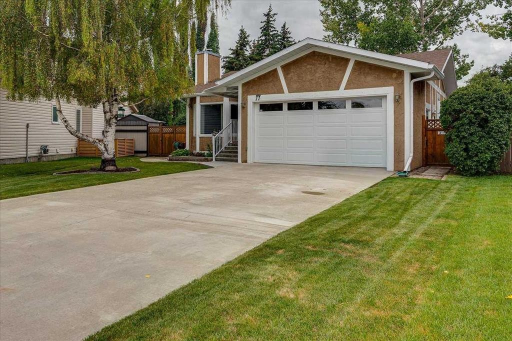 11 West Heights Drive, Didsbury, AB - Outdoor