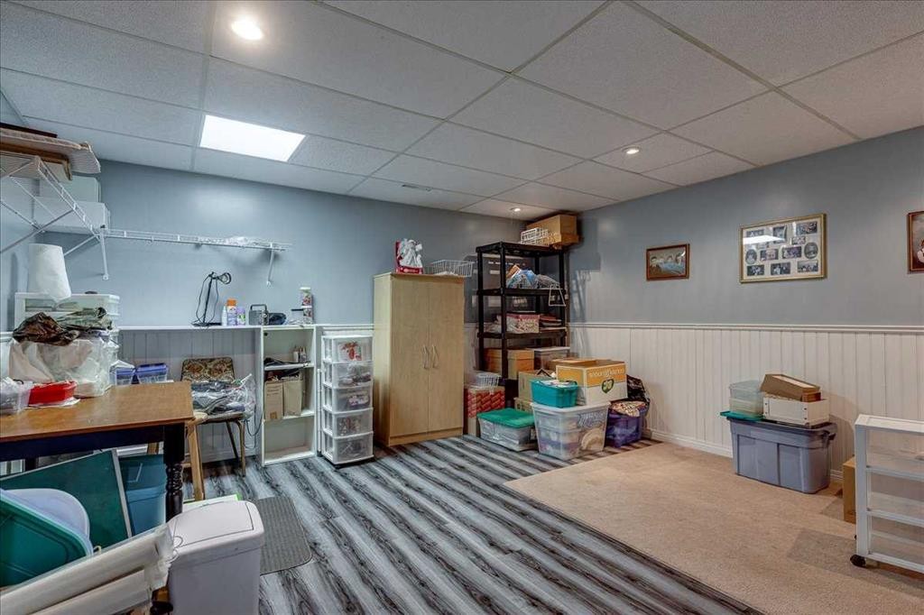 11 West Heights Drive, Didsbury, AB - Indoor