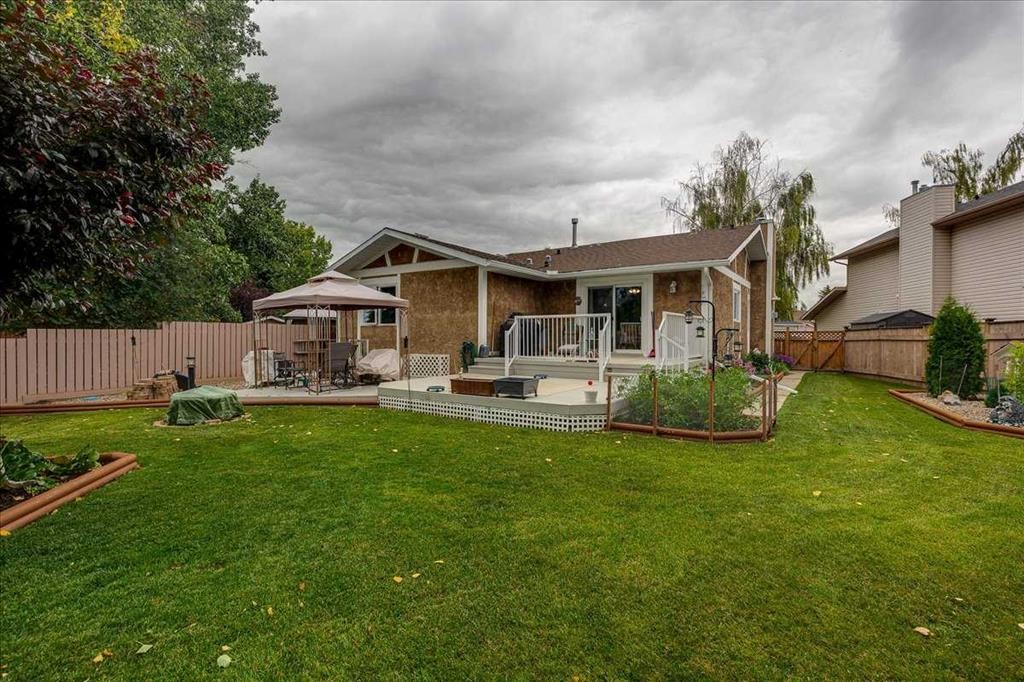 11 West Heights Drive, Didsbury, AB - Outdoor With Deck Patio Veranda