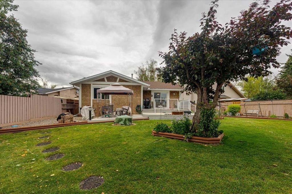 11 West Heights Drive, Didsbury, AB - Outdoor With Deck Patio Veranda