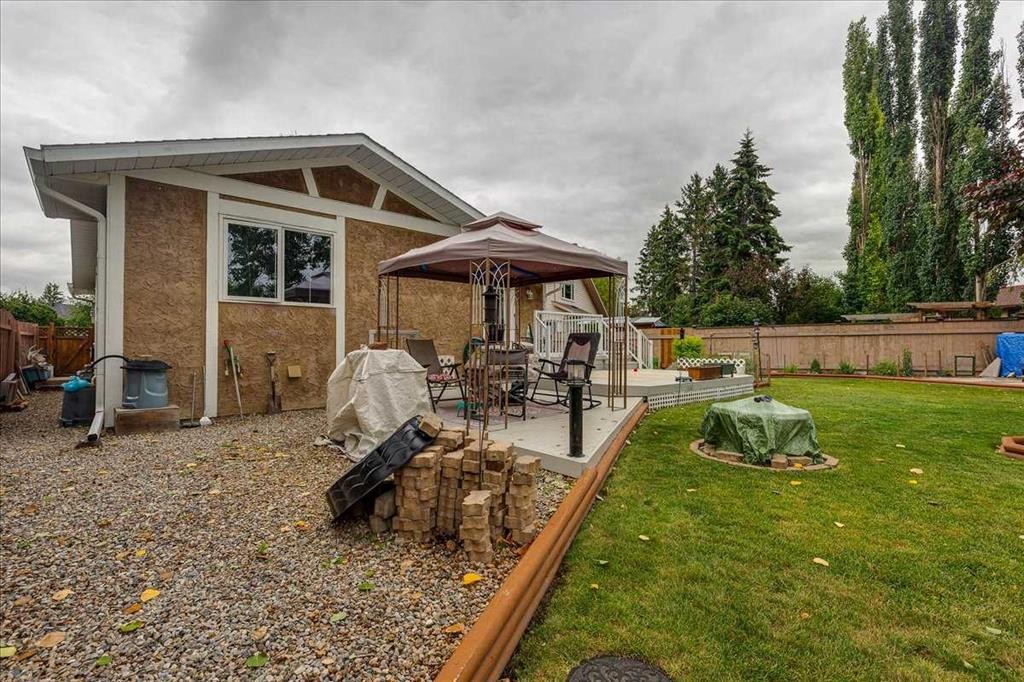 11 West Heights Drive, Didsbury, AB - Outdoor