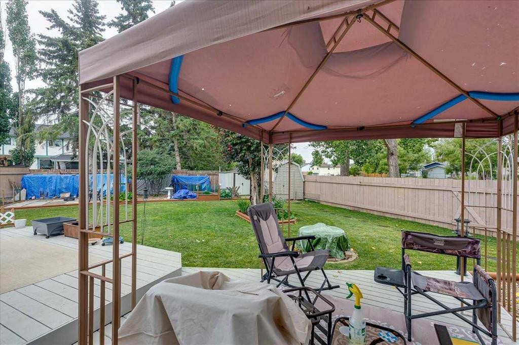 11 West Heights Drive, Didsbury, AB - Outdoor With Deck Patio Veranda