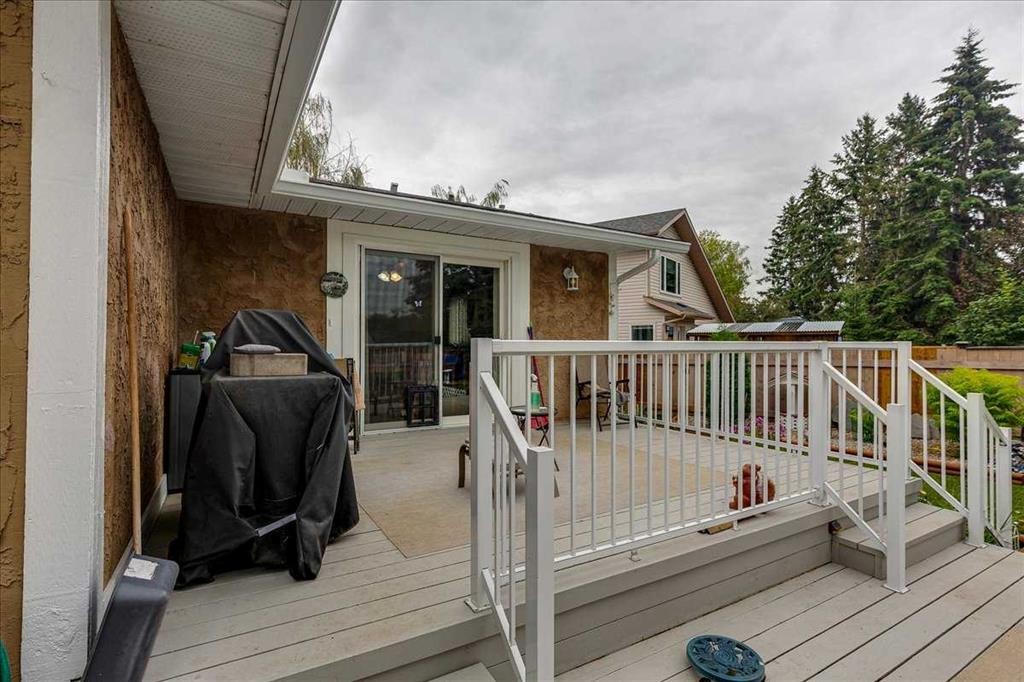 11 West Heights Drive, Didsbury, AB - Outdoor With Deck Patio Veranda With Exterior