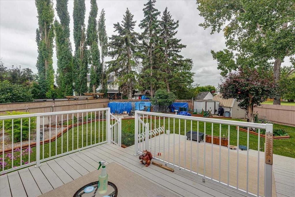 11 West Heights Drive, Didsbury, AB - Outdoor With Deck Patio Veranda
