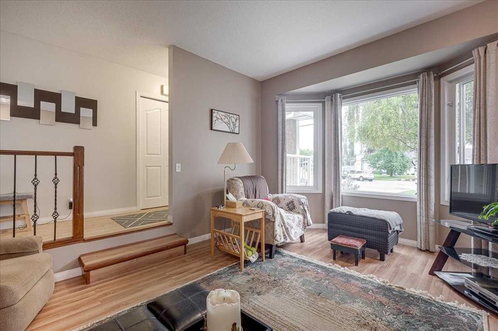 11 West Heights Drive, Didsbury, AB - Indoor