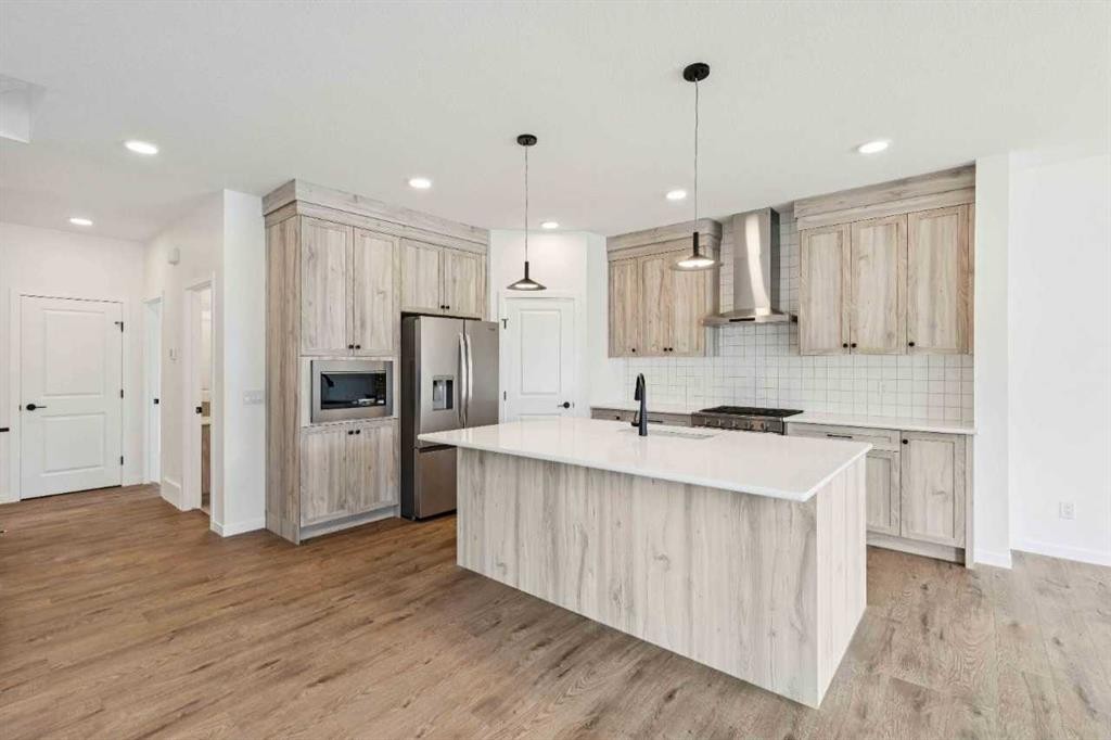 1030 Bayview Crescent Sw, Airdrie, AB - Indoor Photo Showing Kitchen With Double Sink With Upgraded Kitchen