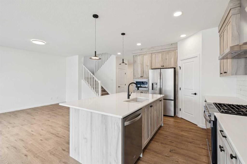 1030 Bayview Crescent Sw, Airdrie, AB - Indoor Photo Showing Kitchen With Stainless Steel Kitchen With Upgraded Kitchen