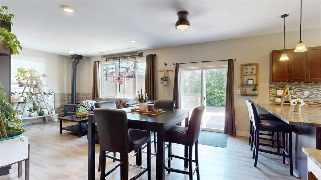 10 Destini Drive, White Sands, AB - Indoor Photo Showing Dining Room