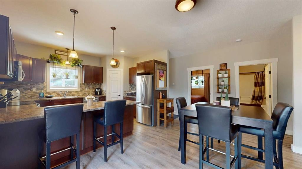 10 Destini Drive, White Sands, AB - Indoor Photo Showing Dining Room