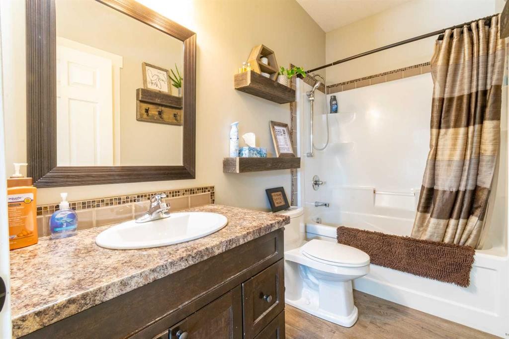 10 Destini Drive, White Sands, AB - Indoor Photo Showing Bathroom