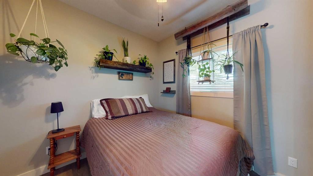 10 Destini Drive, White Sands, AB - Indoor Photo Showing Bedroom