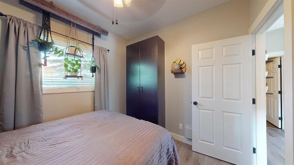 10 Destini Drive, White Sands, AB - Indoor Photo Showing Bedroom