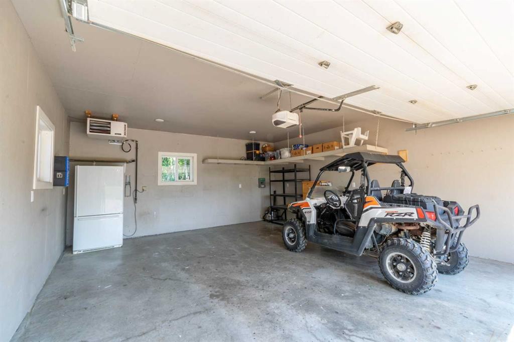 10 Destini Drive, White Sands, AB - Indoor Photo Showing Garage