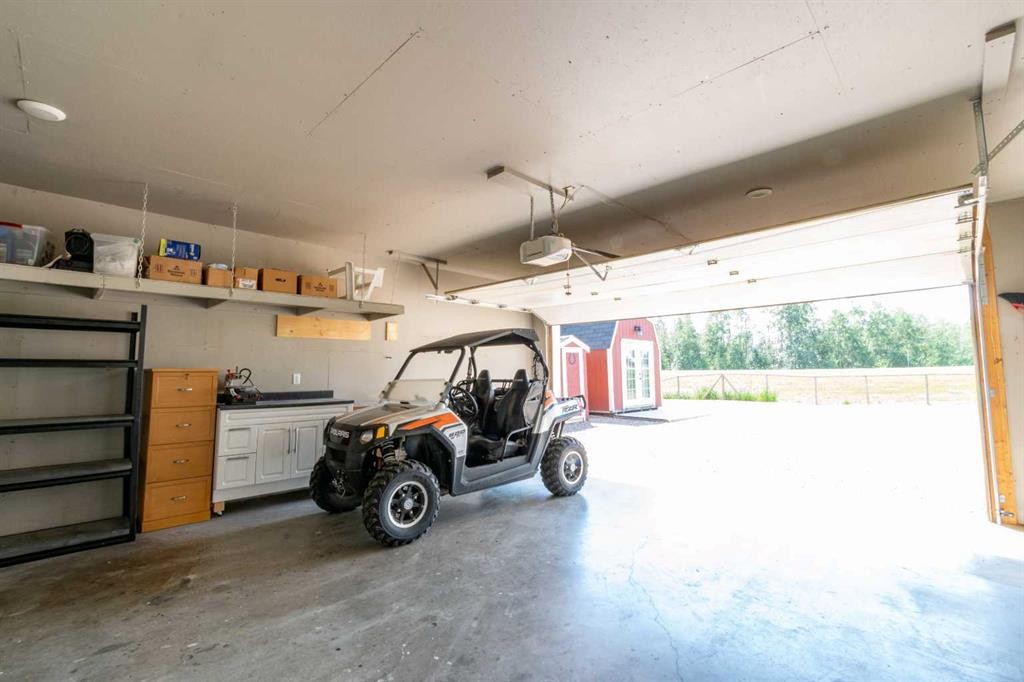 10 Destini Drive, White Sands, AB - Indoor Photo Showing Garage