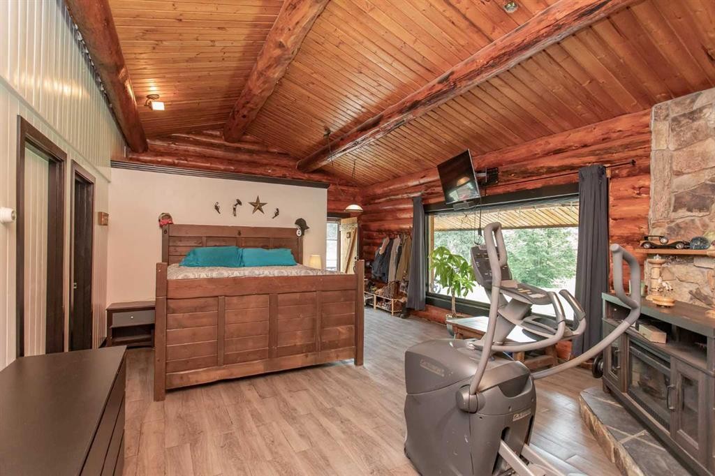 34470 Range Road 20, Rural Red Deer County, AB - Indoor Photo Showing Bedroom