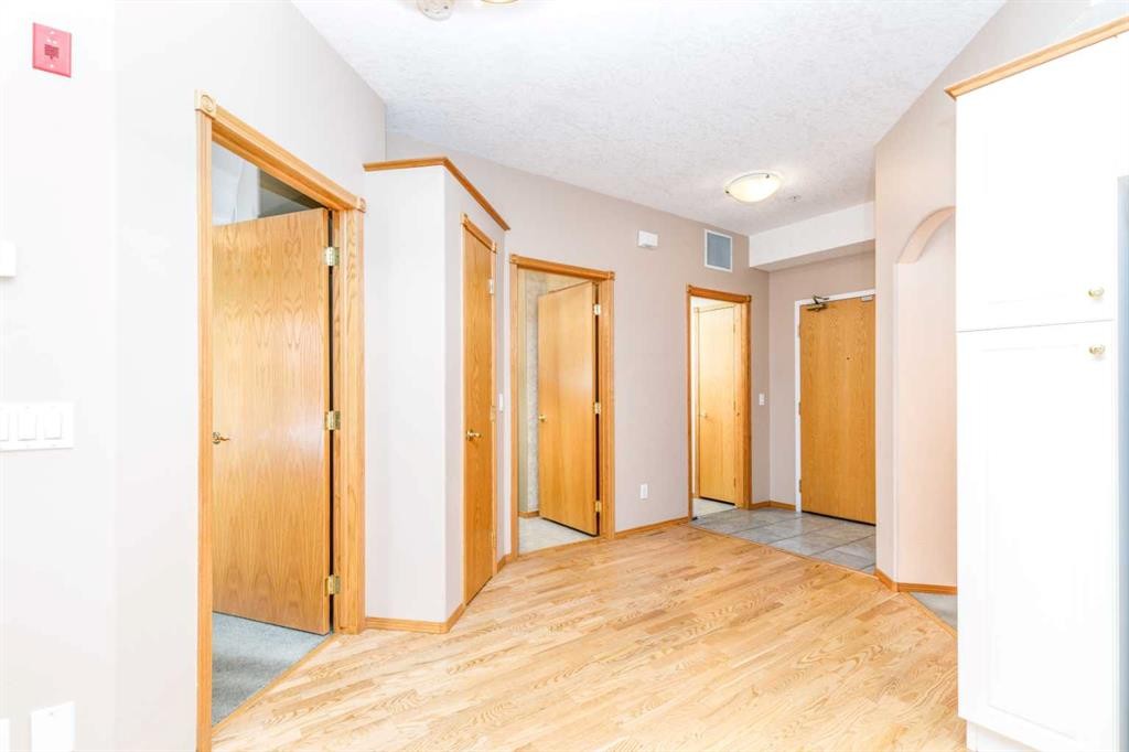 105-4512 52 Avenue, Red Deer, AB - Indoor Photo Showing Other Room