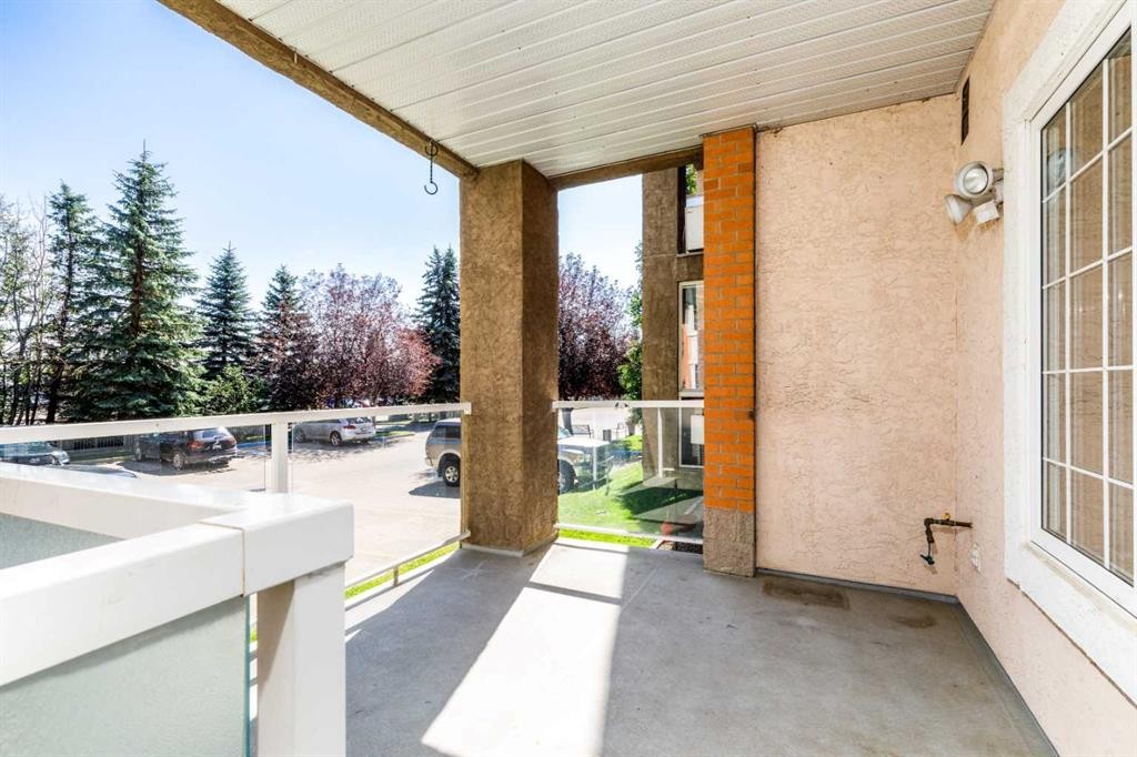 105-4512 52 Avenue, Red Deer, AB - Outdoor With Exterior