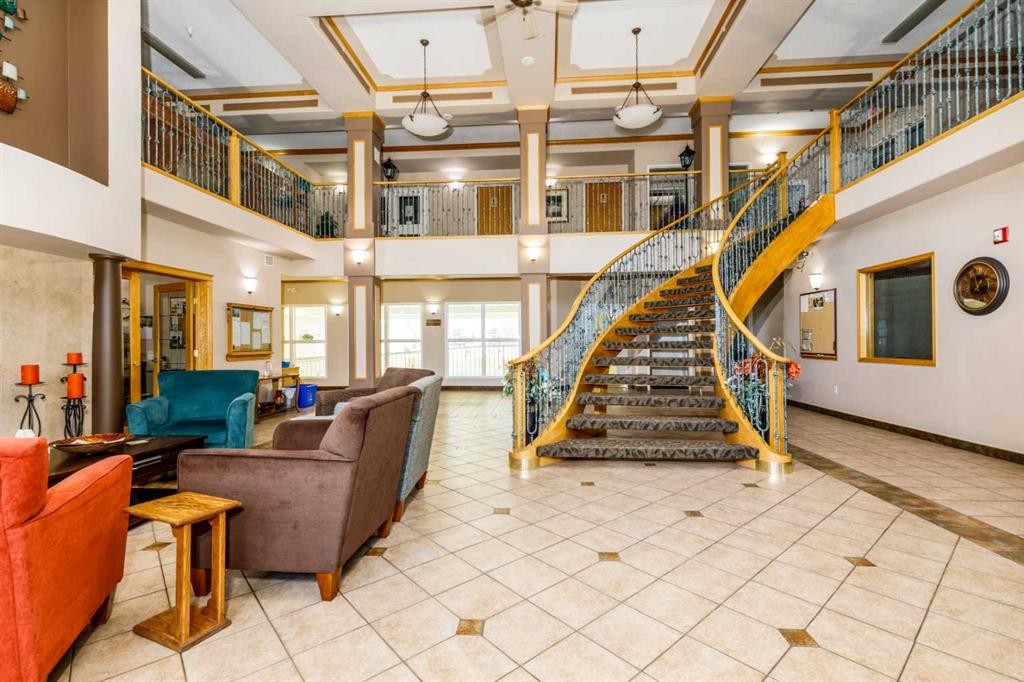 105-4512 52 Avenue, Red Deer, AB - Indoor Photo Showing Other Room