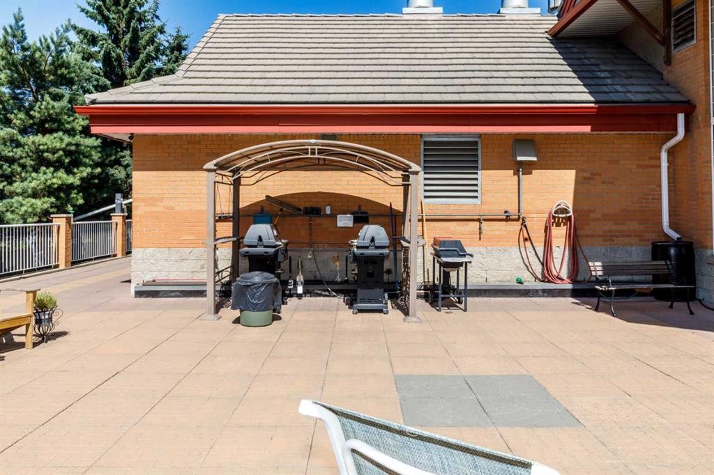 105-4512 52 Avenue, Red Deer, AB - Outdoor With Exterior