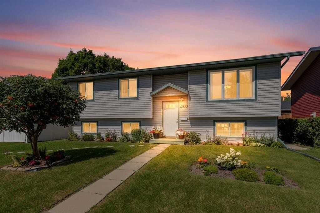 2100 25 Avenue, Bowden, AB - Outdoor