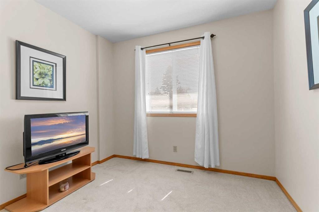 2100 25 Avenue, Bowden, AB - Indoor Photo Showing Other Room