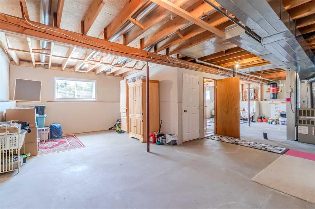 2100 25 Avenue, Bowden, AB - Indoor Photo Showing Basement