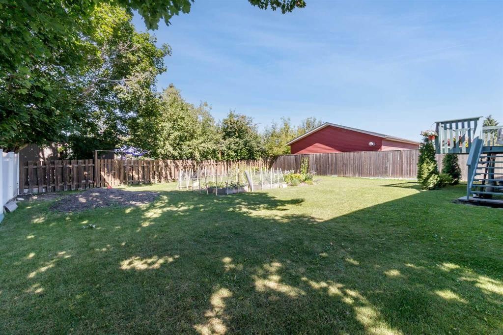 2100 25 Avenue, Bowden, AB - Outdoor