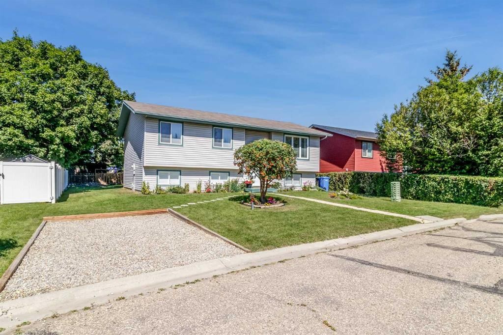2100 25 Avenue, Bowden, AB - Outdoor