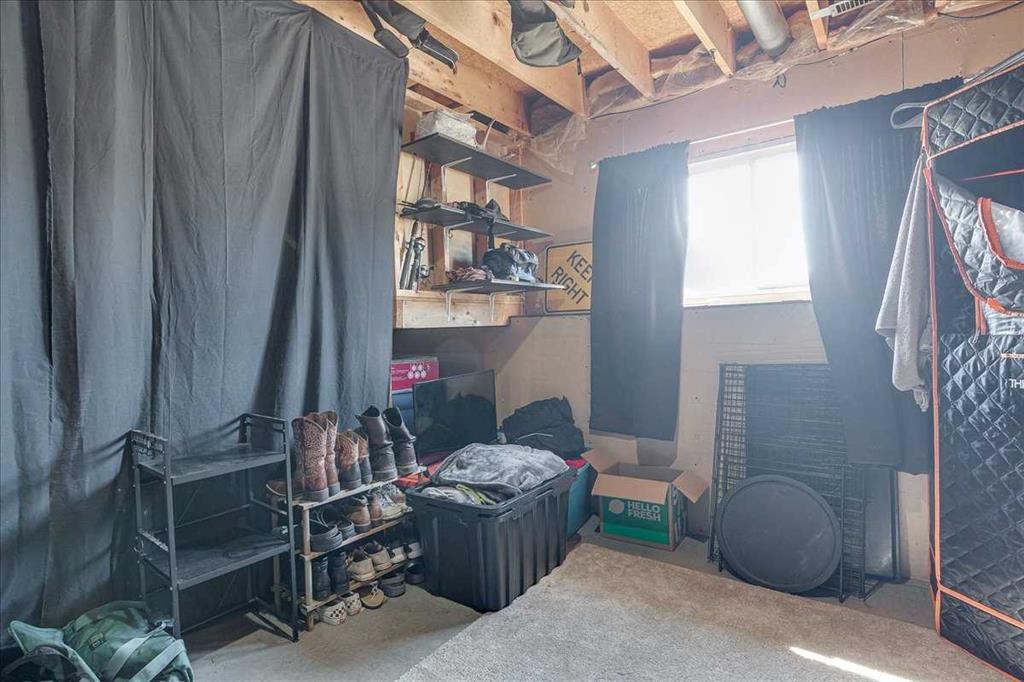 22 Greenham Drive, Red Deer, AB -