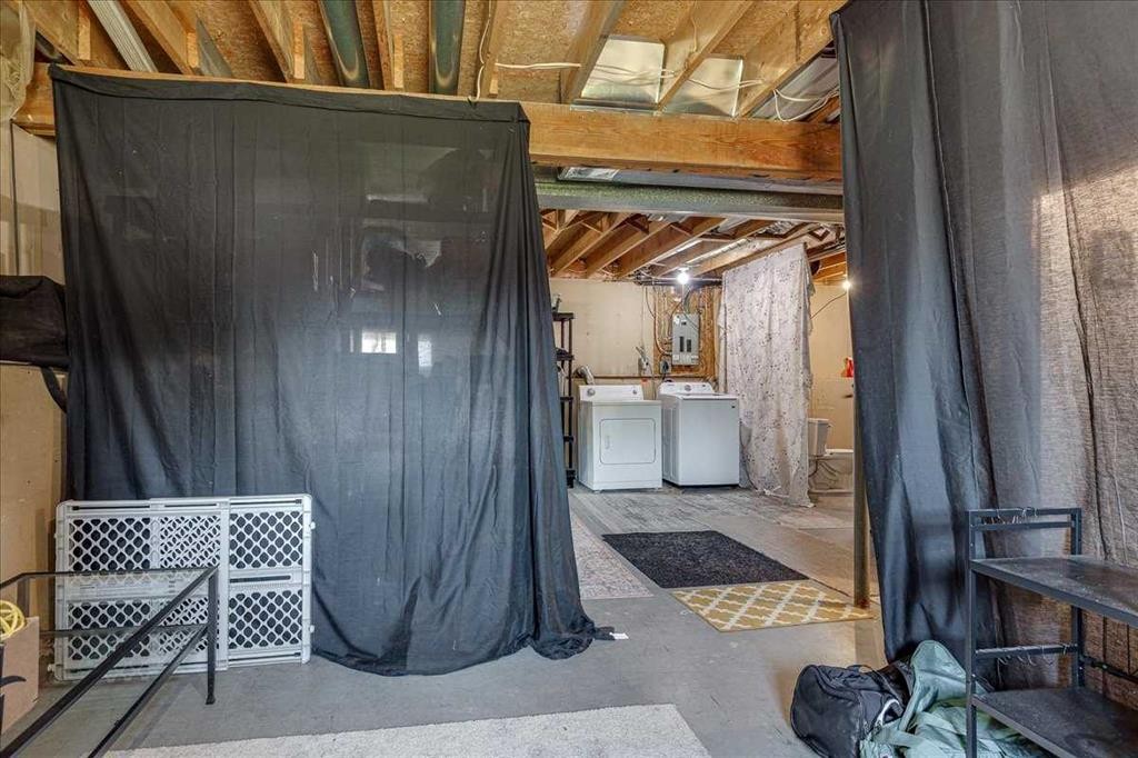 22 Greenham Drive, Red Deer, AB -