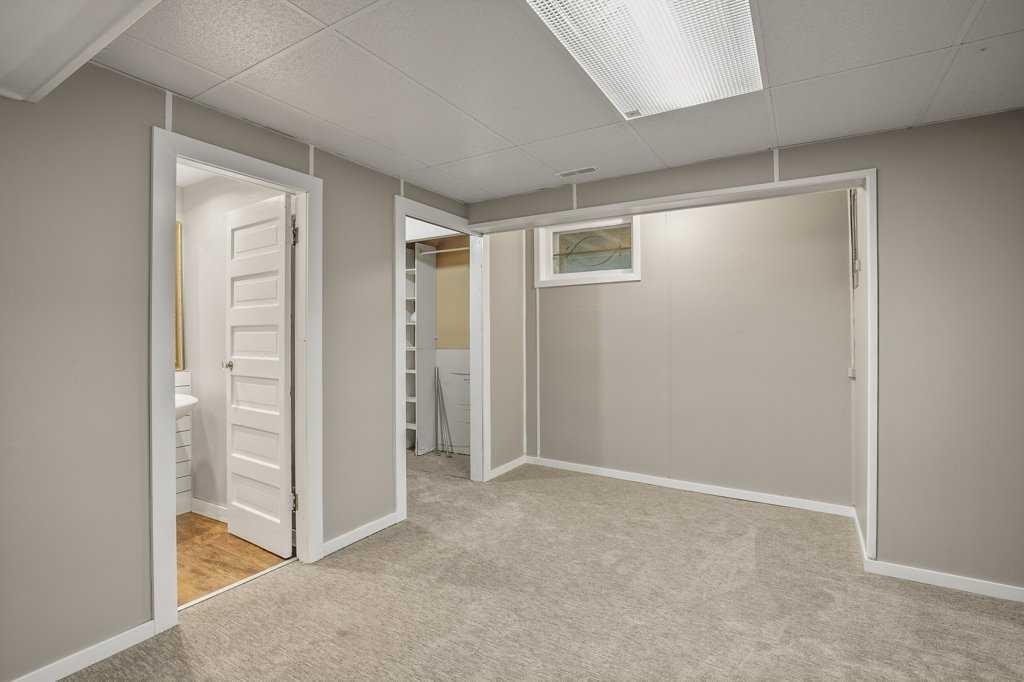 5330 42A Avenue, Red Deer, AB - Indoor Photo Showing Other Room