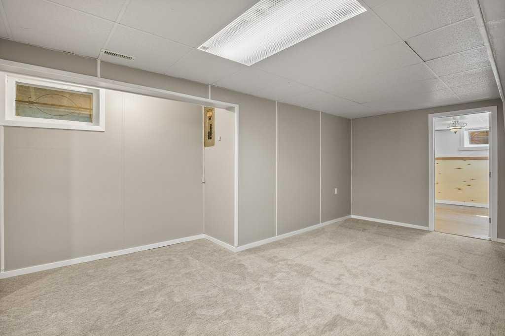 5330 42A Avenue, Red Deer, AB - Indoor