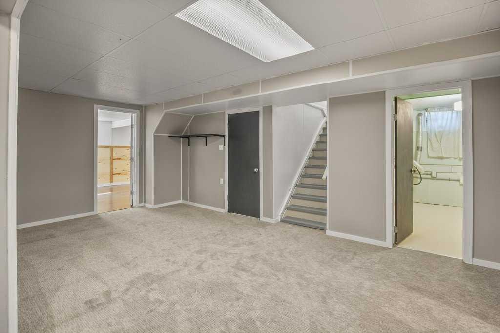 5330 42A Avenue, Red Deer, AB - Indoor Photo Showing Other Room