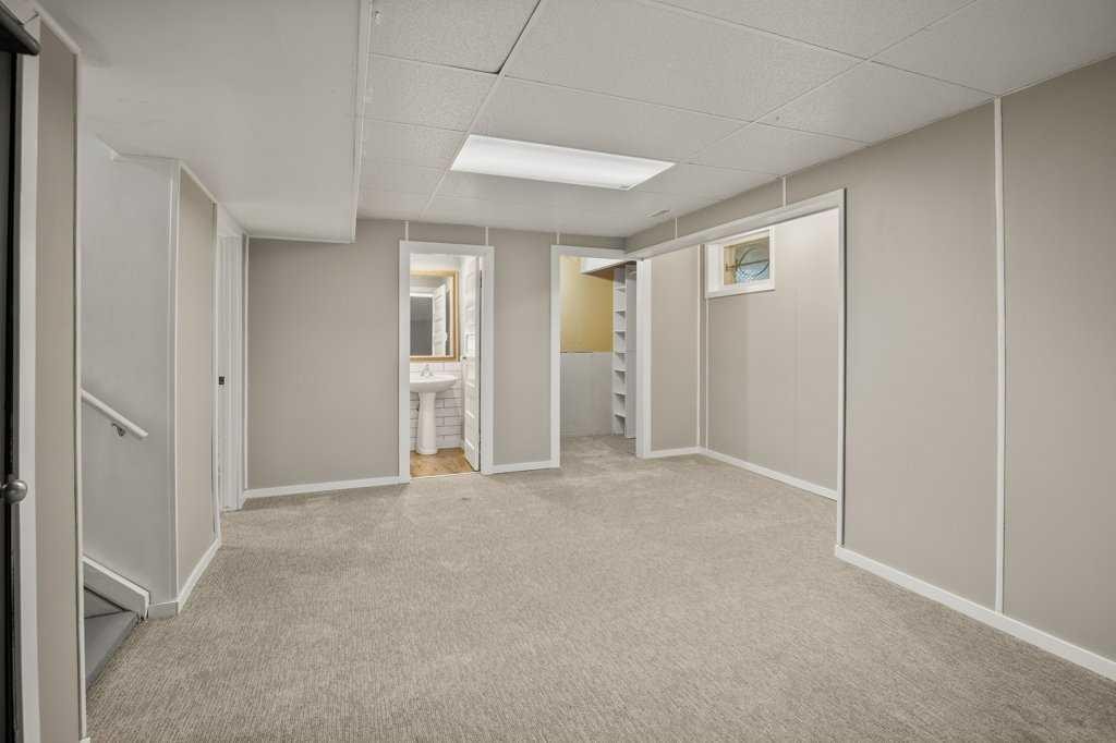 5330 42A Avenue, Red Deer, AB - Indoor