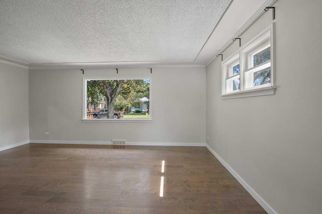 5330 42A Avenue, Red Deer, AB - Indoor Photo Showing Other Room