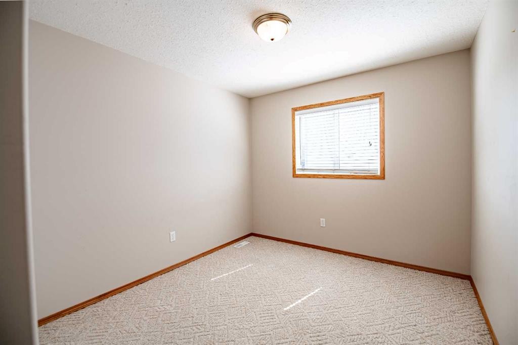 19 Fulmar Close, Sylvan Lake, AB - Indoor Photo Showing Other Room