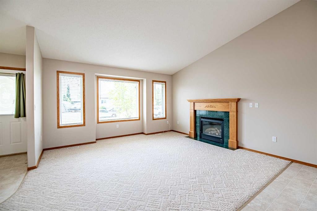 19 Fulmar Close, Sylvan Lake, AB - Indoor With Fireplace