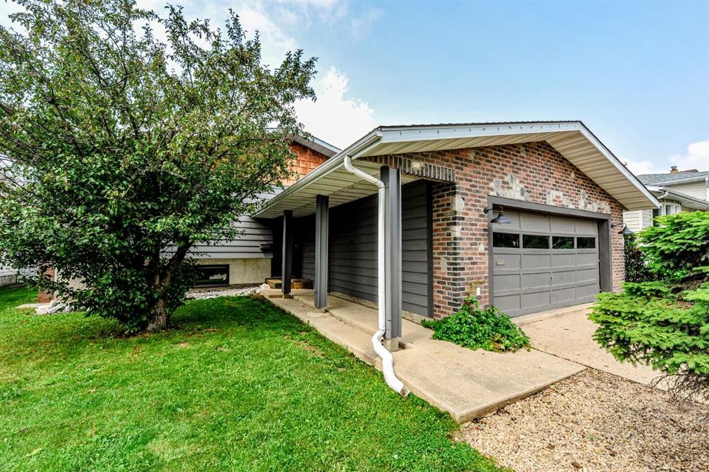 68 Elliott Drive, Camrose, AB - Outdoor