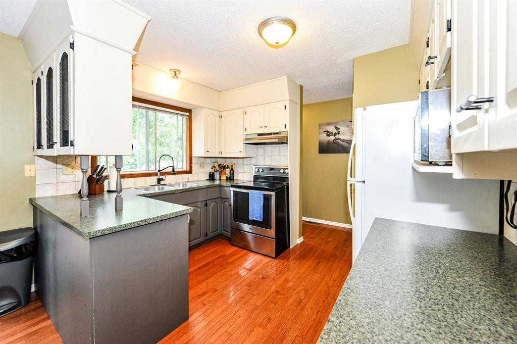 68 Elliott Drive, Camrose, AB - Indoor Photo Showing Kitchen