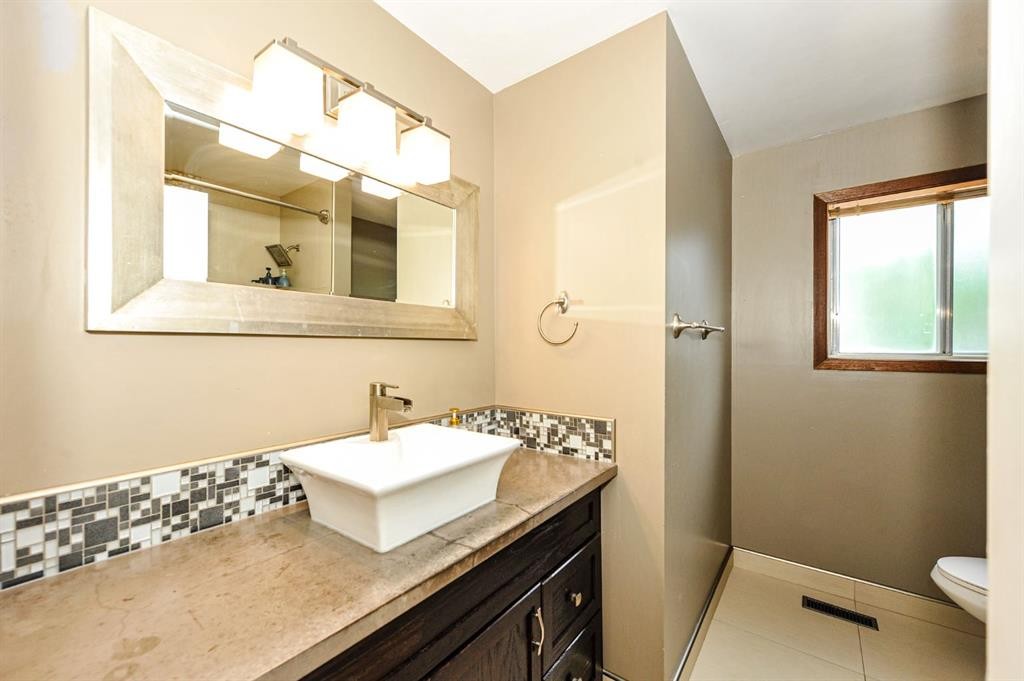 68 Elliott Drive, Camrose, AB - Indoor Photo Showing Bathroom