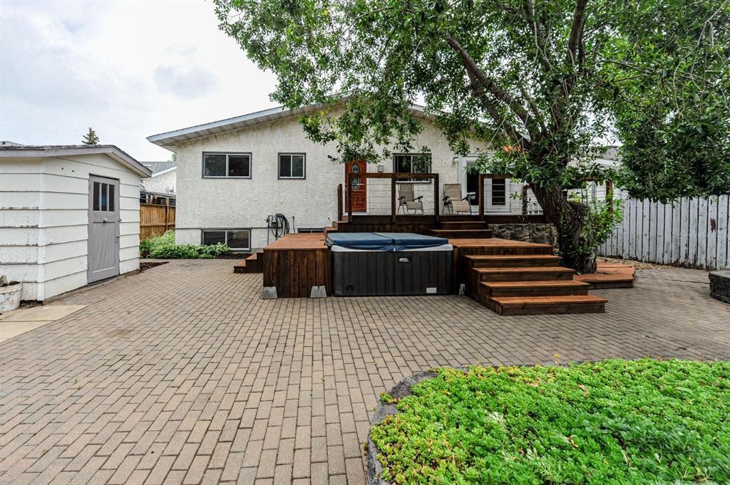 68 Elliott Drive, Camrose, AB - Outdoor