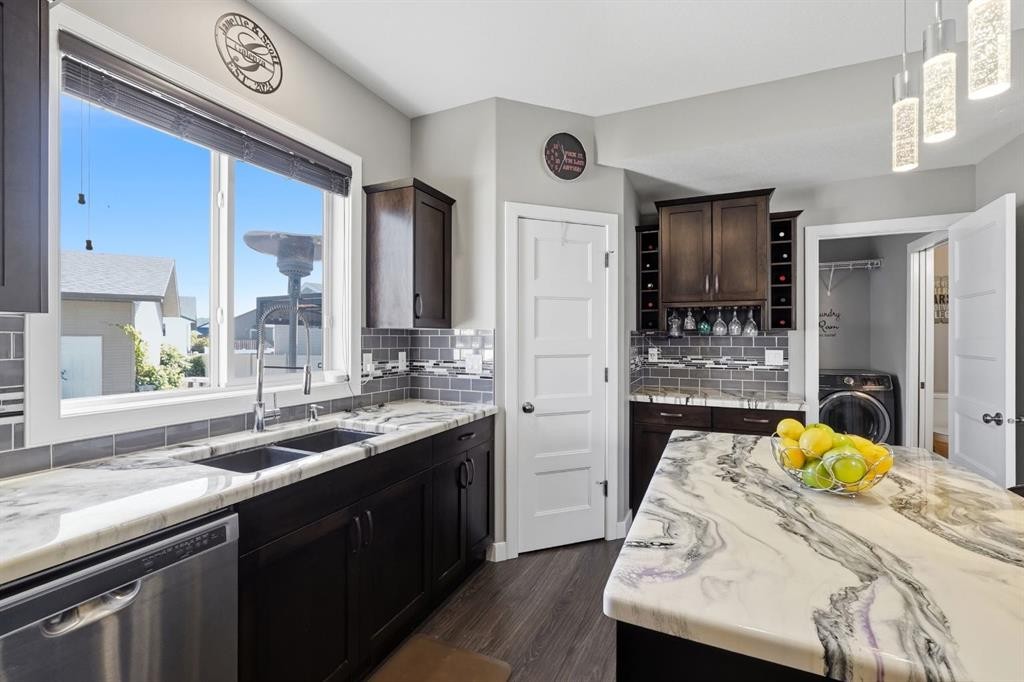 206 Truant Crescent, Red Deer, AB - Indoor Photo Showing Kitchen With Double Sink