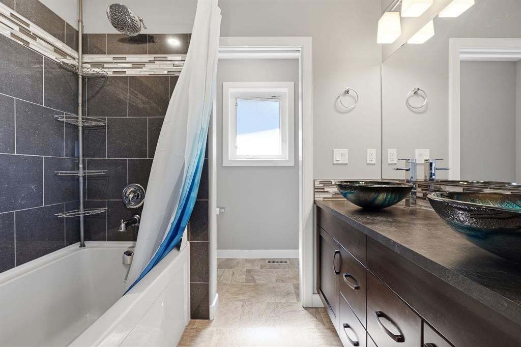 206 Truant Crescent, Red Deer, AB - Indoor Photo Showing Bathroom