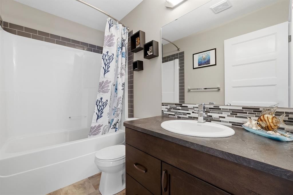 206 Truant Crescent, Red Deer, AB - Indoor Photo Showing Bathroom