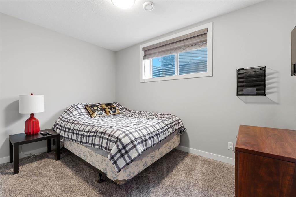 206 Truant Crescent, Red Deer, AB - Indoor Photo Showing Bedroom
