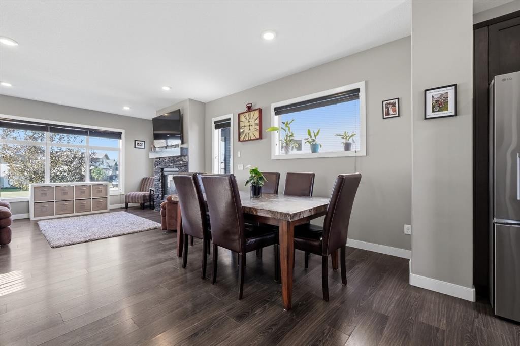 206 Truant Crescent, Red Deer, AB - Indoor Photo Showing Dining Room