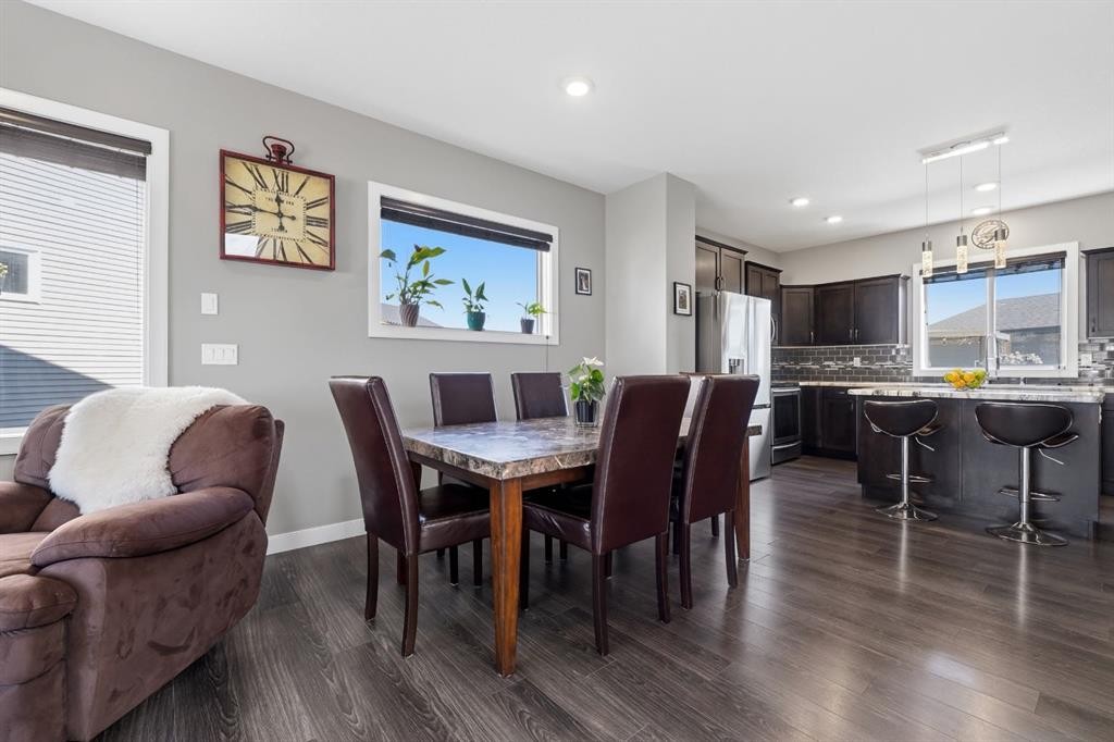 206 Truant Crescent, Red Deer, AB - Indoor Photo Showing Dining Room