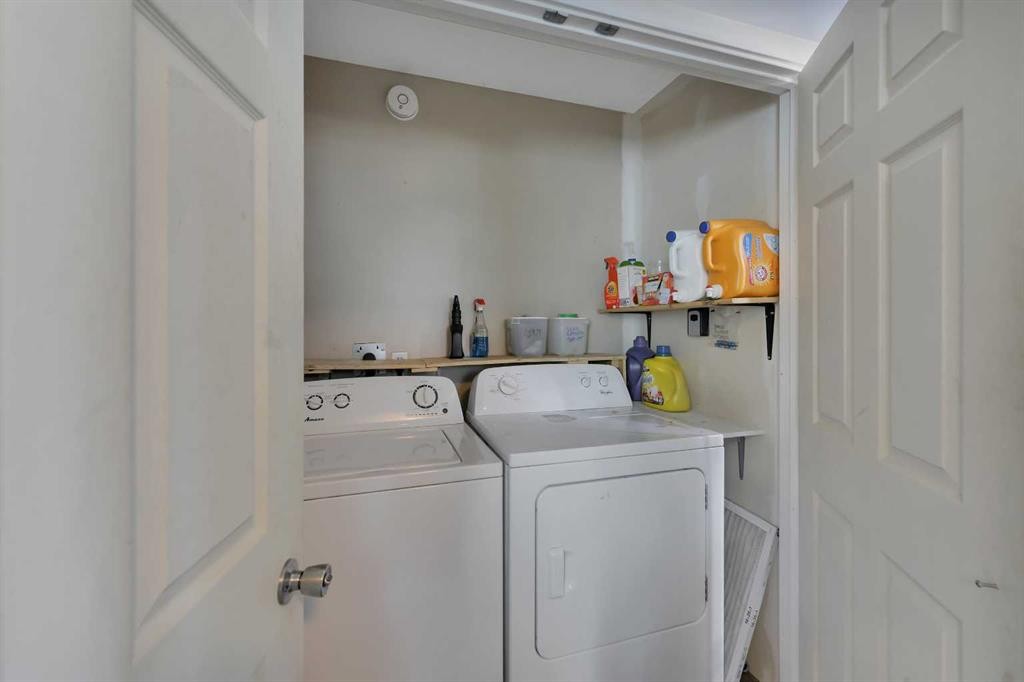 1 Forest Close, Red Deer, AB - Indoor Photo Showing Laundry Room