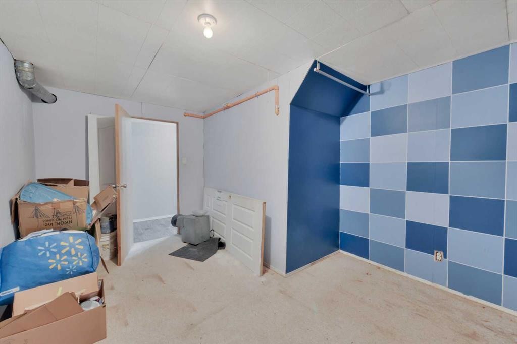 1 Forest Close, Red Deer, AB - Indoor Photo Showing Other Room